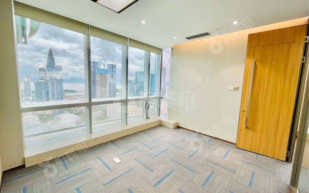 中洲控股中心_149平_精装_办公室隔间