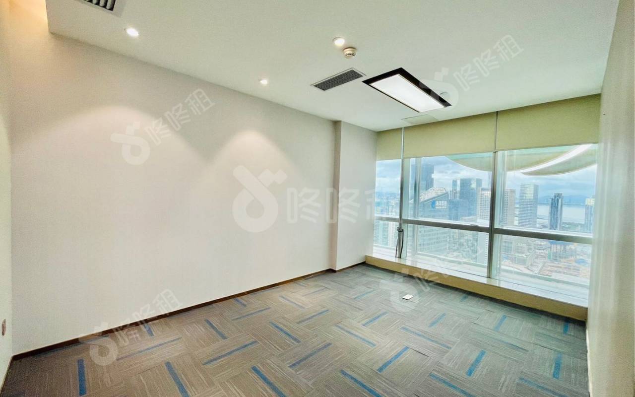 中洲控股中心_149平_精装_办公室隔间