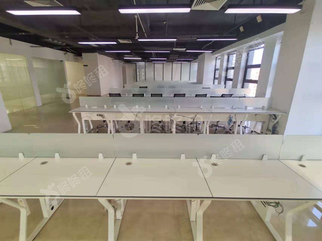 汇海广场_586平_精装_办公室开间
