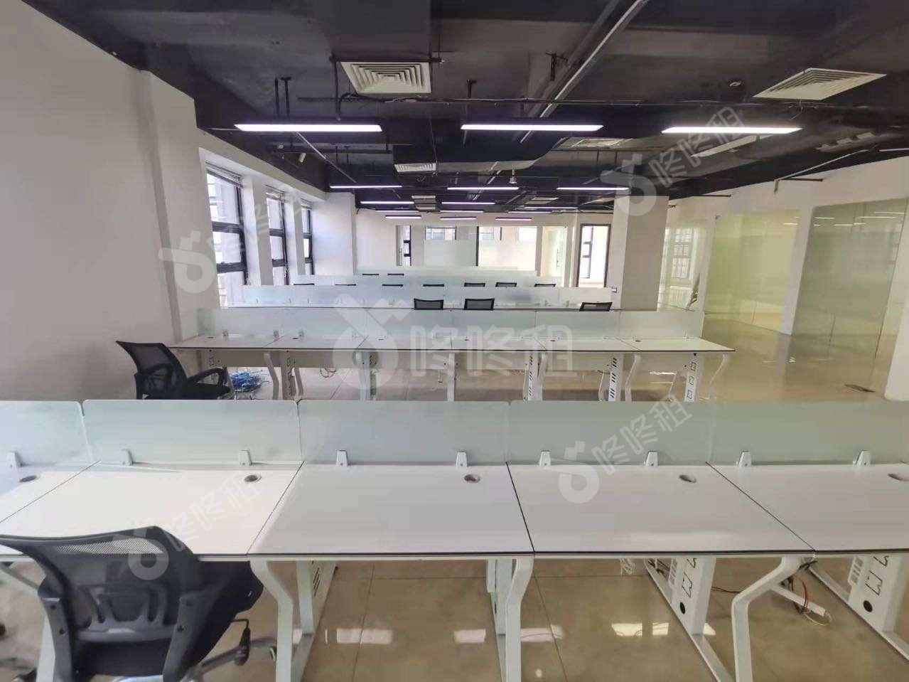 汇海广场_586平_精装_办公室开间