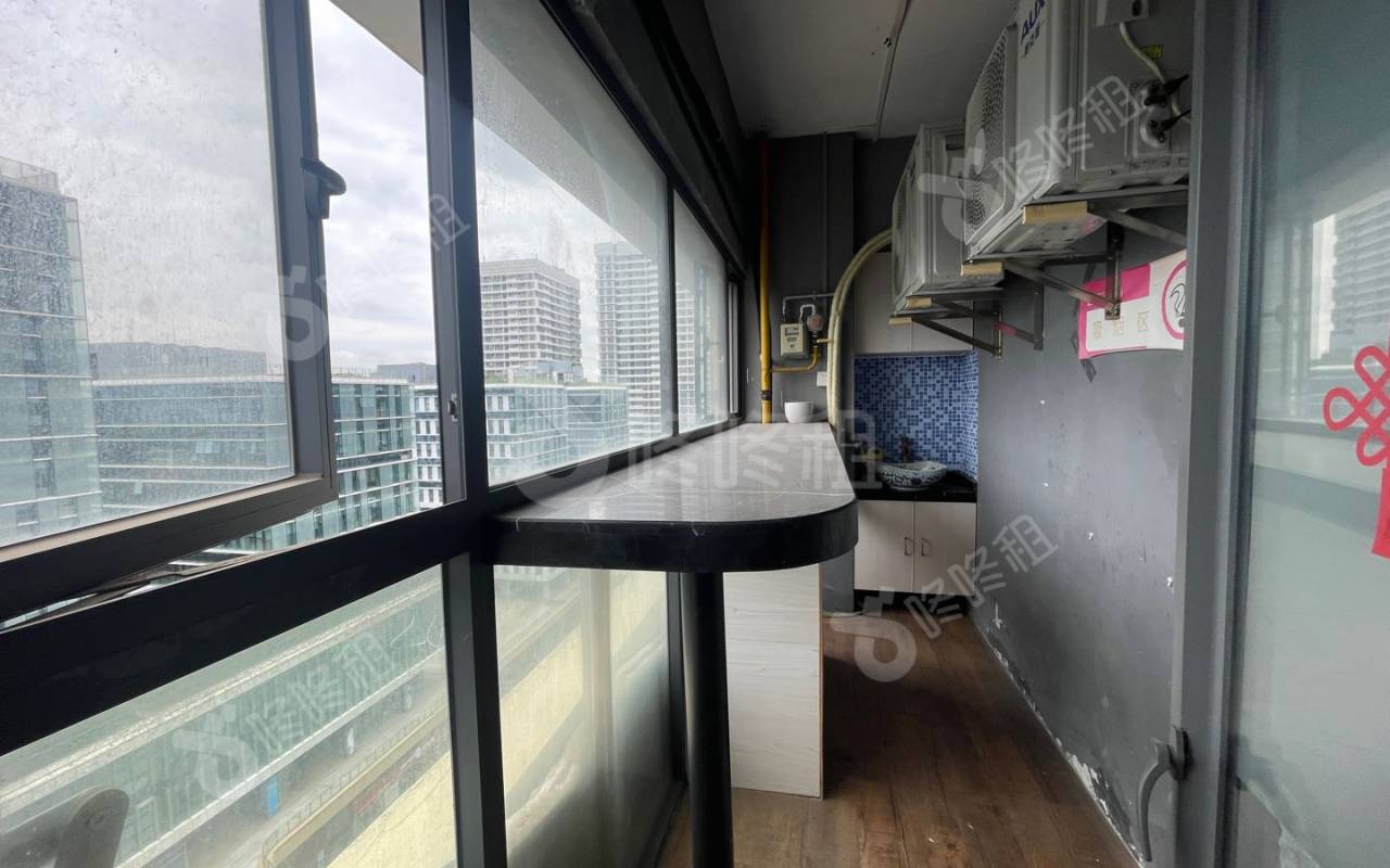 深圳湾科技生态园_246平_精装_阳台