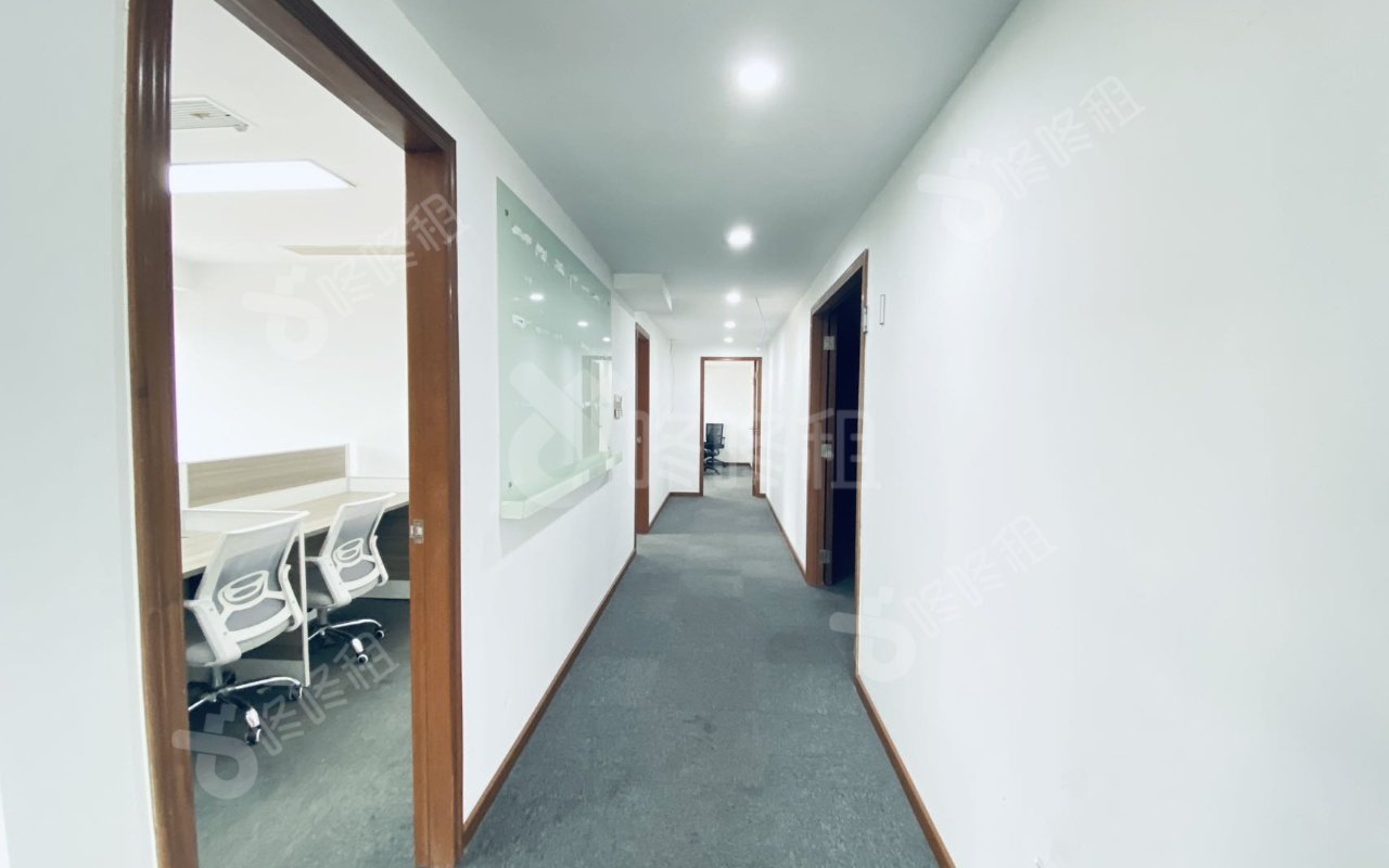 龙光世纪大厦_331平_精装_办公室隔间