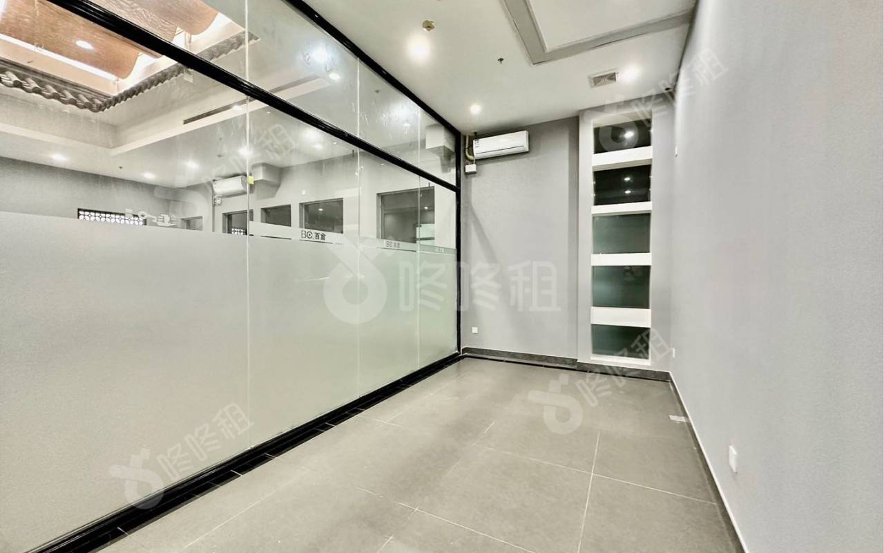 海大创意园_288平_精装_办公室开间