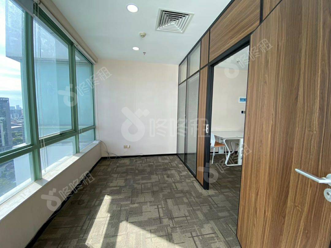 西海明珠大厦_68平_精装_办公室隔间