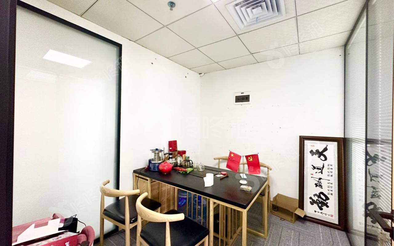 田厦金牛广场_63平_豪装_办公室隔间