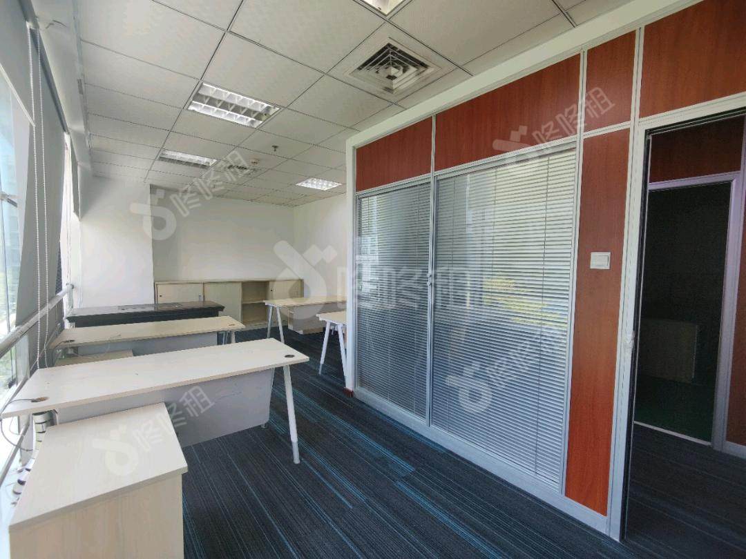 德赛科技大厦_515平_精装_办公室隔间