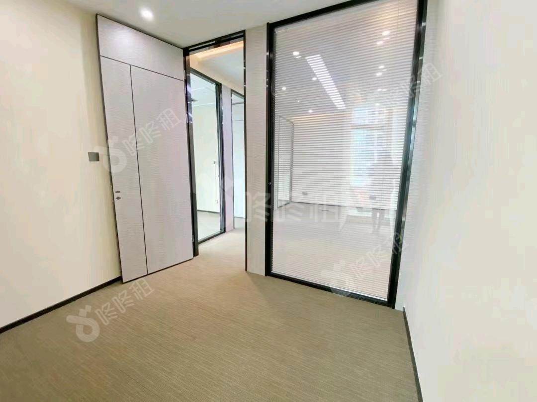 卓越世纪中心_168平_精装_办公室隔间