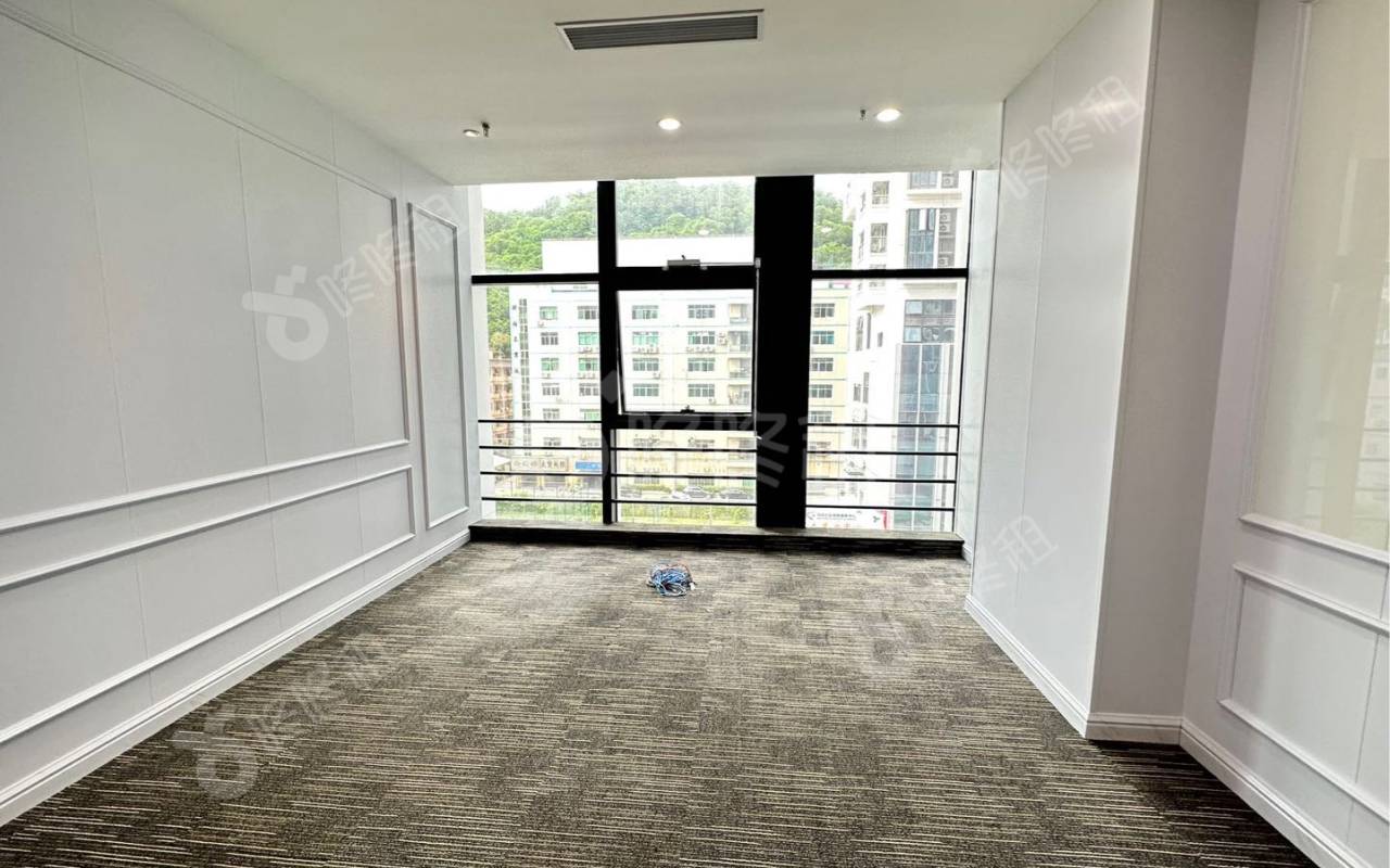 奋成智谷大厦_1500平_精装_办公室隔间