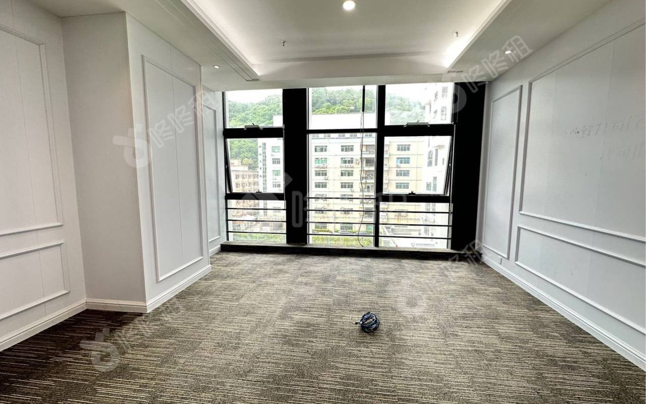 奋成智谷大厦_1500平_精装_办公室隔间