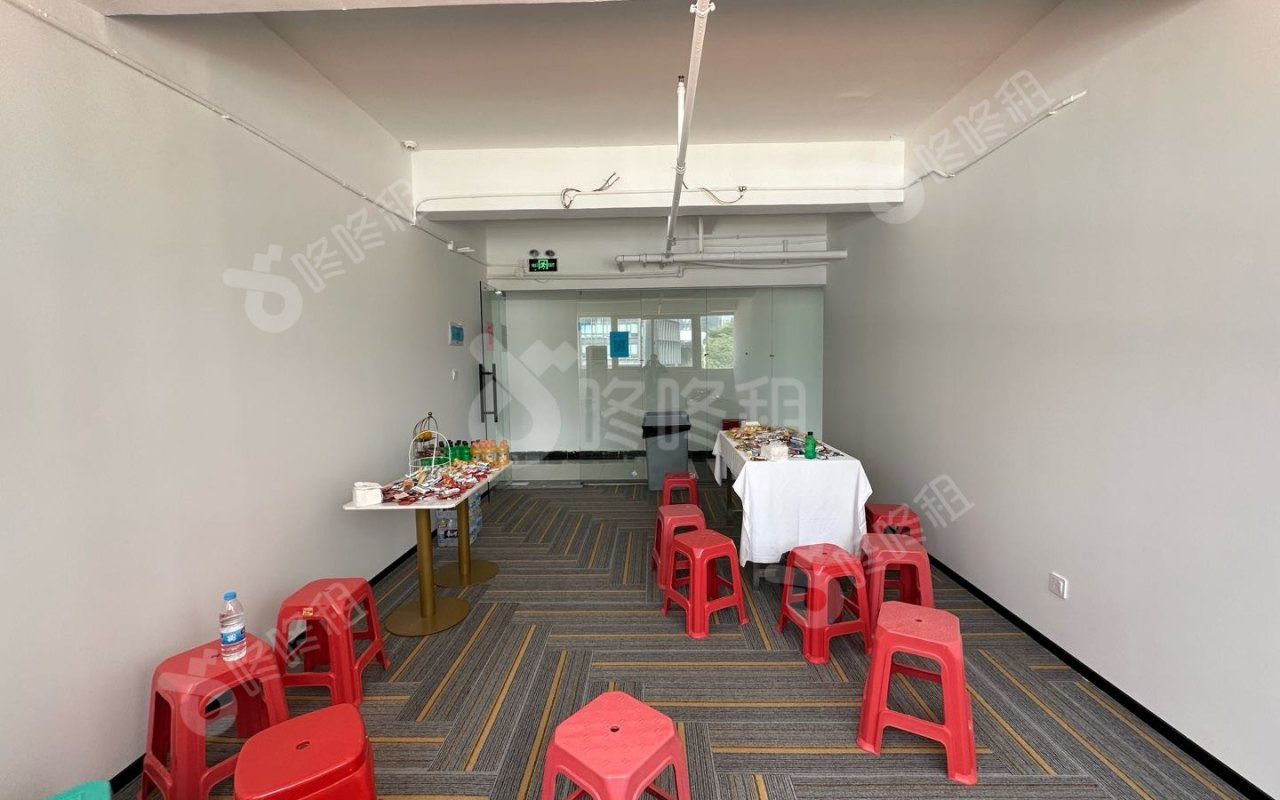 坚达大厦_20平_精装_办公室开间