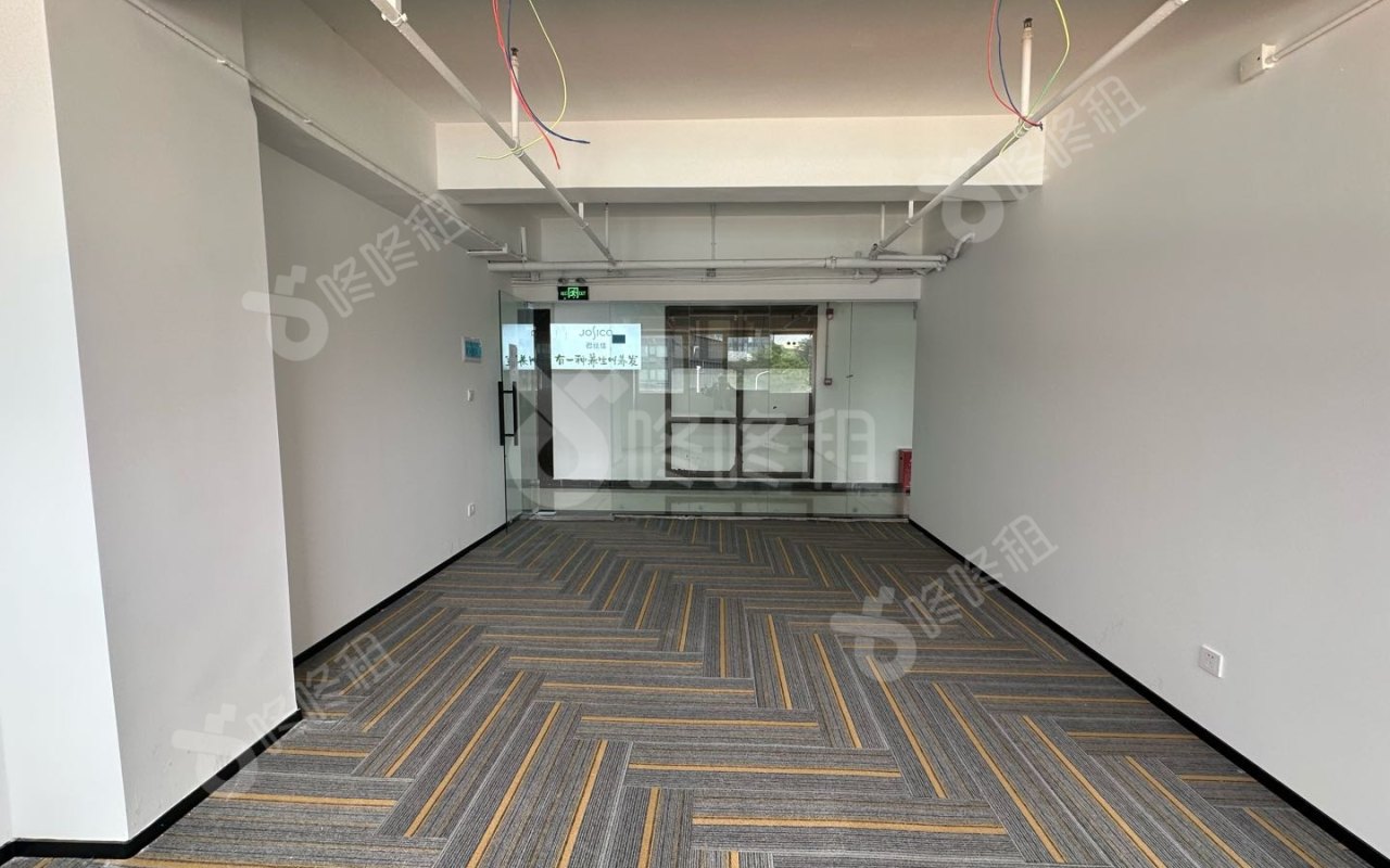 坚达大厦_40平_精装_办公室开间