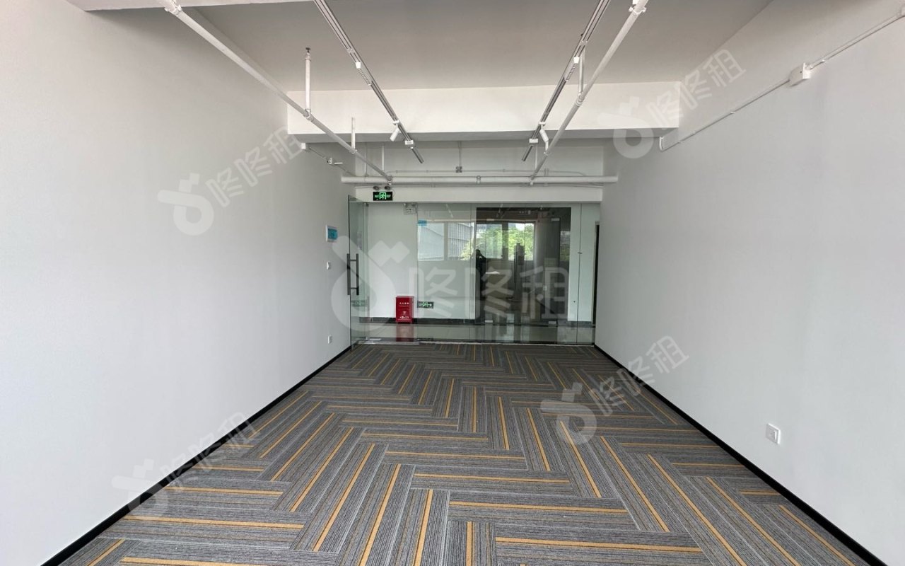 坚达大厦_88平_精装_办公室开间