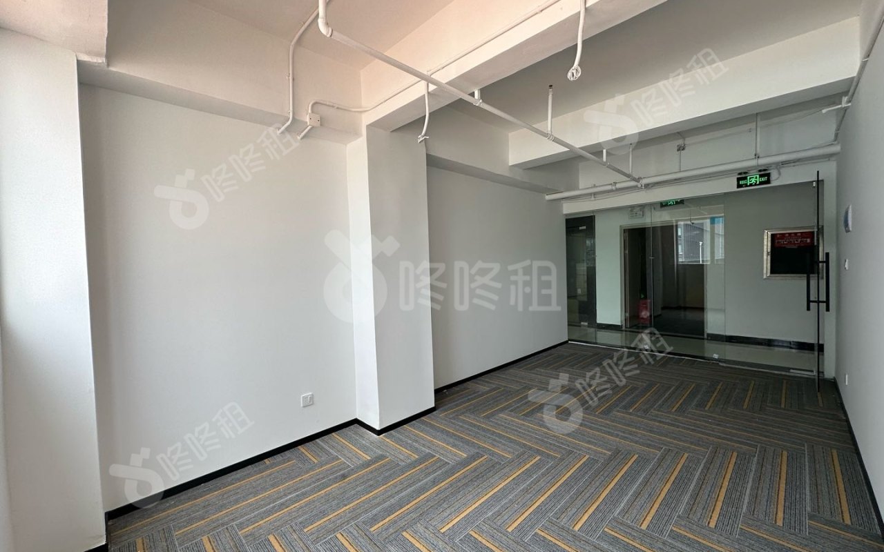 坚达大厦_37平_精装_办公室开间