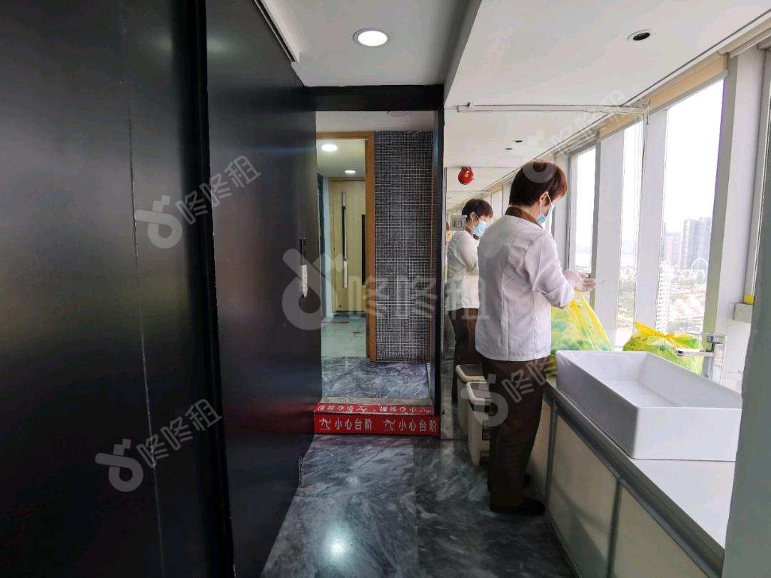 瑞思中心_660平_精装_办公室开间
