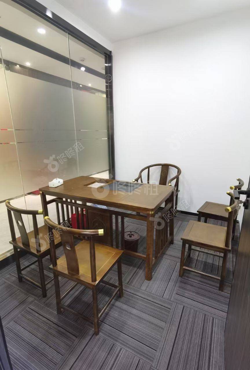 331创意园_146平_豪装_办公室隔间