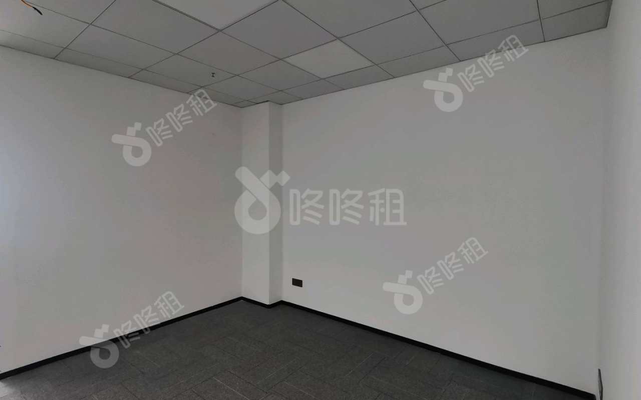 富裕顶大厦_165平_精装_办公室隔间