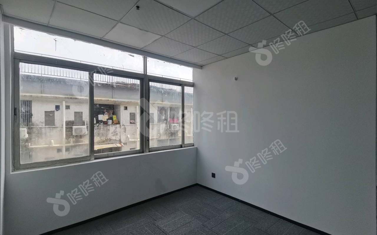 富裕顶大厦_100平_精装_办公室隔间