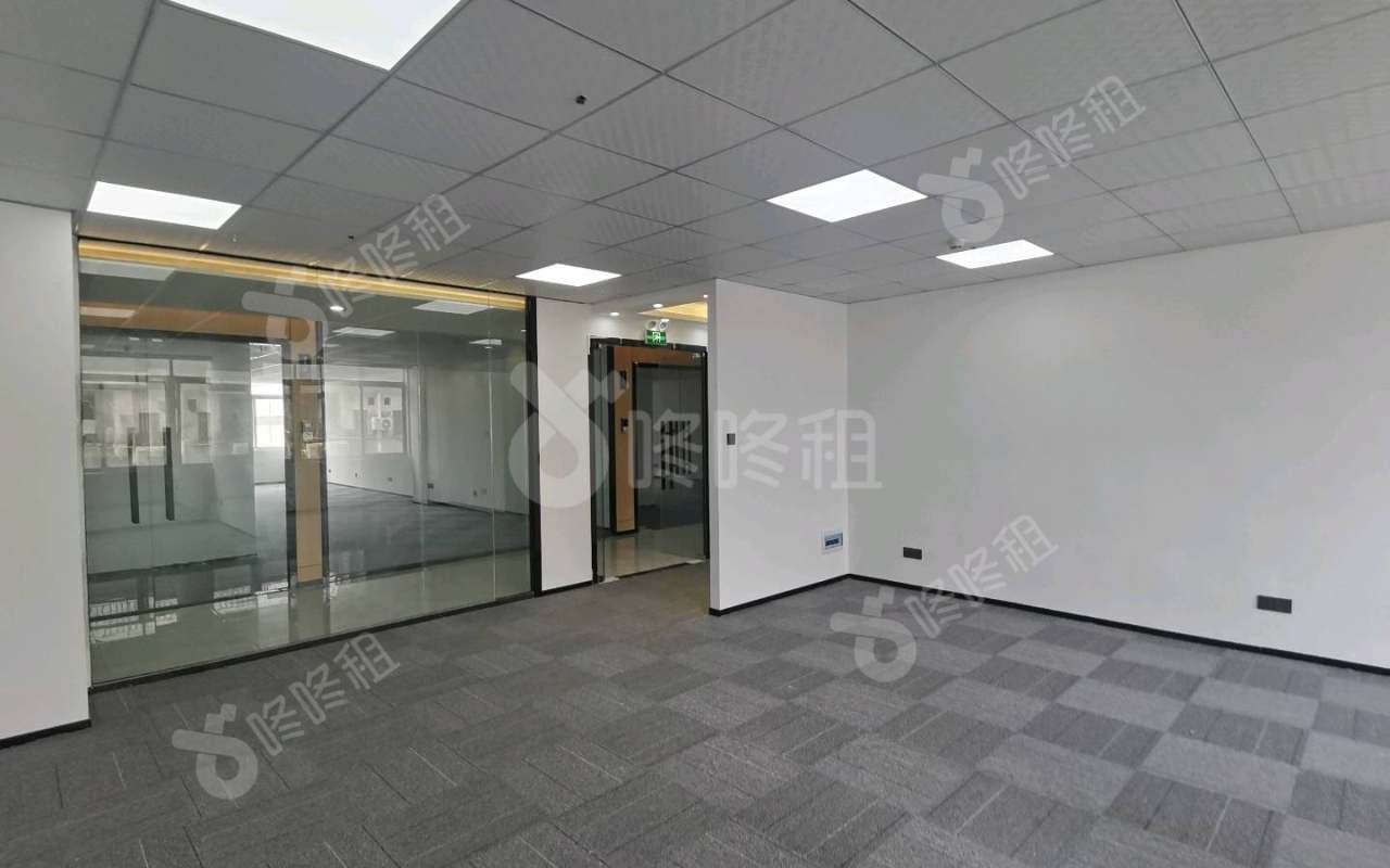 富裕顶大厦_100平_精装_办公室开间