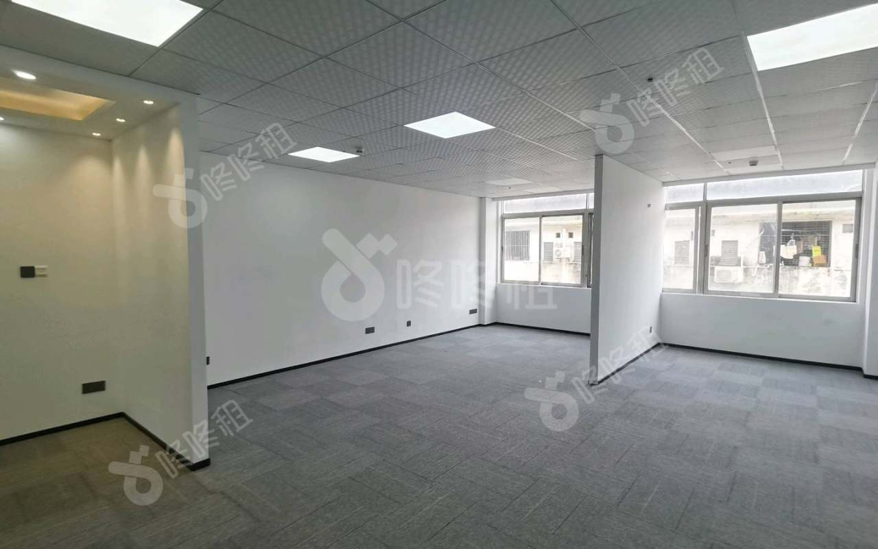 富裕顶大厦_100平_精装_办公室开间