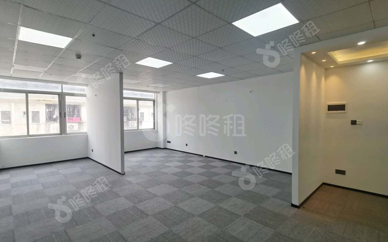 富裕顶大厦_100平_精装_办公室开间