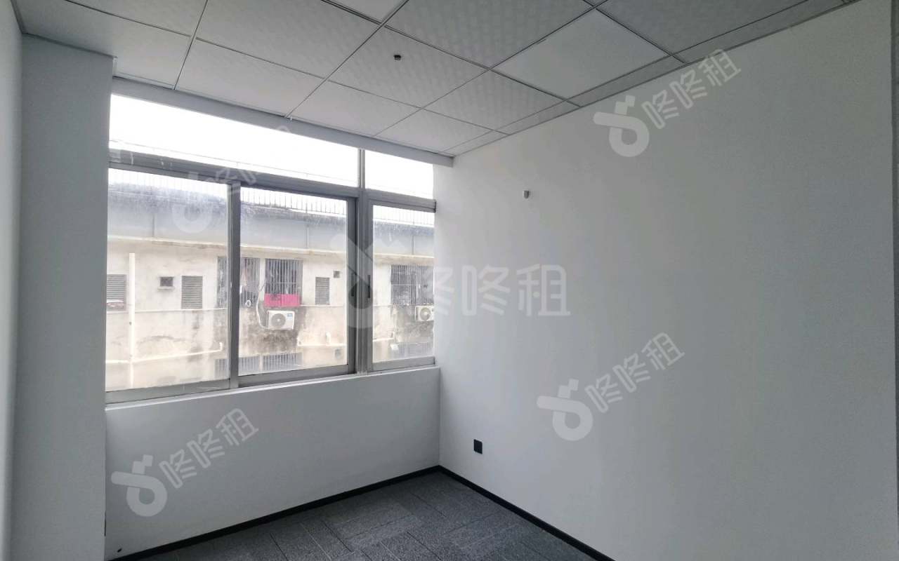 富裕顶大厦_100平_精装_办公室隔间