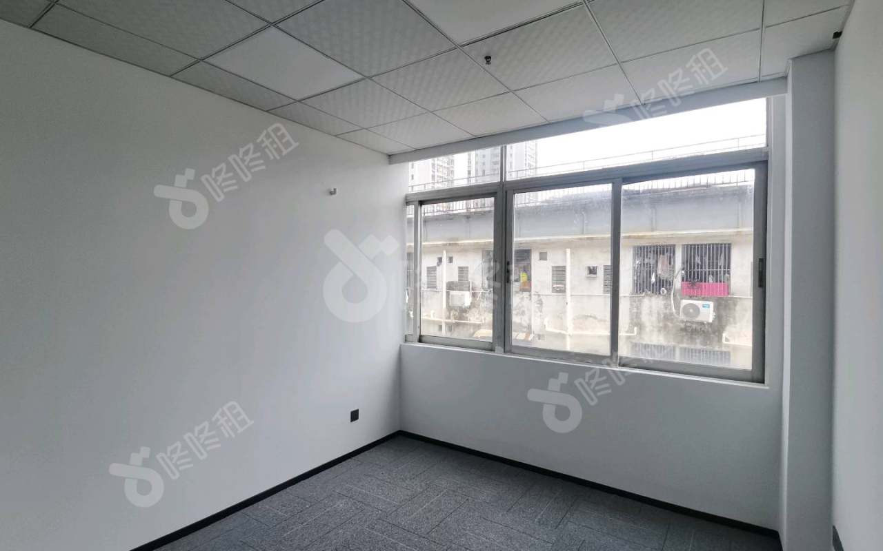 富裕顶大厦_100平_精装_办公室隔间