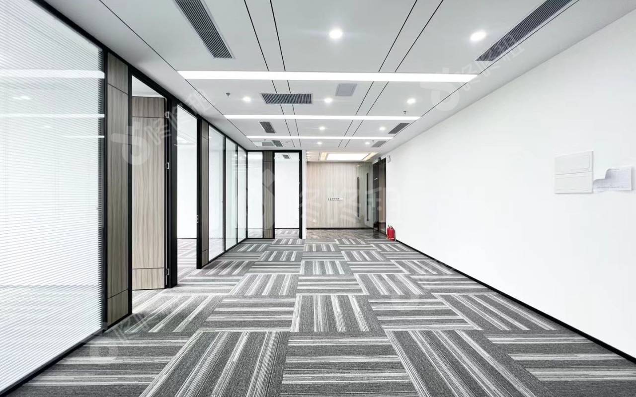 华侨城大厦_189平_精装_办公室开间