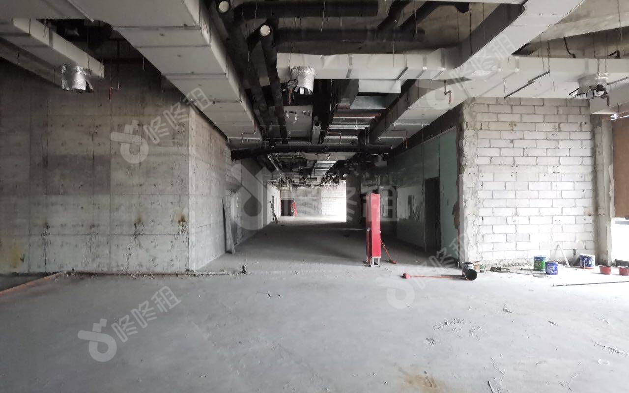 豪方天际广场_889平_毛坯_办公室开间