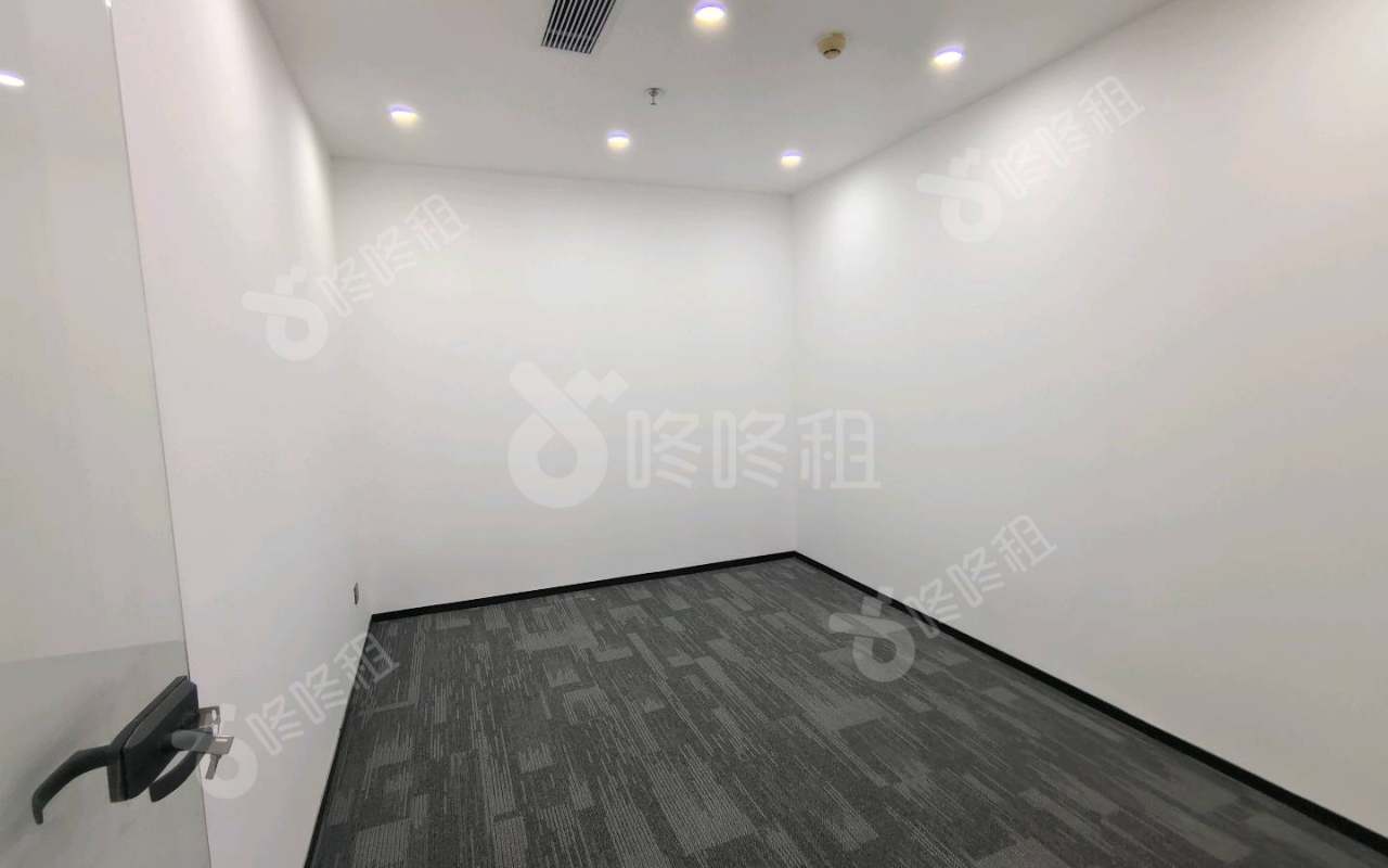 国际西岸商务大厦_567平_豪装_办公室隔间