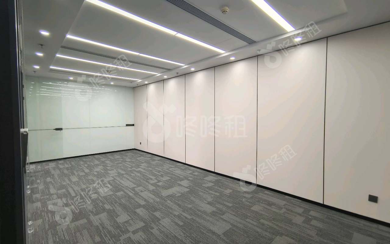 国际西岸商务大厦_567平_豪装_办公室隔间