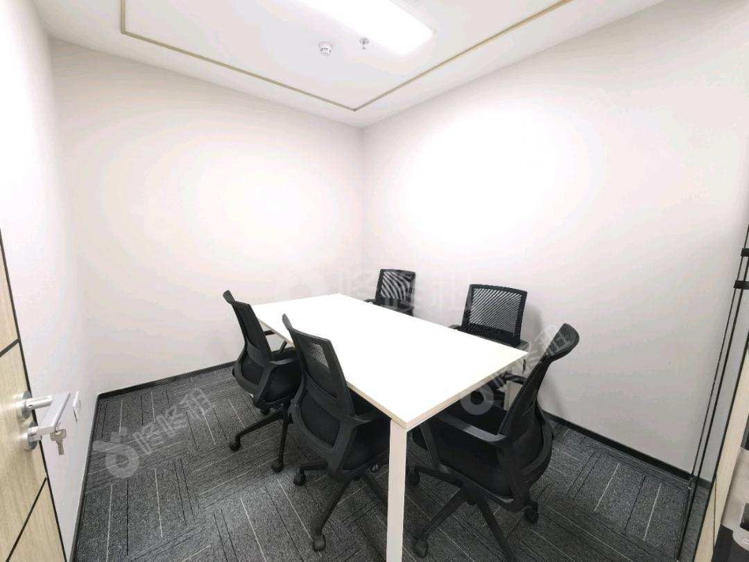 航盛科技大厦_112平_精装_办公室隔间