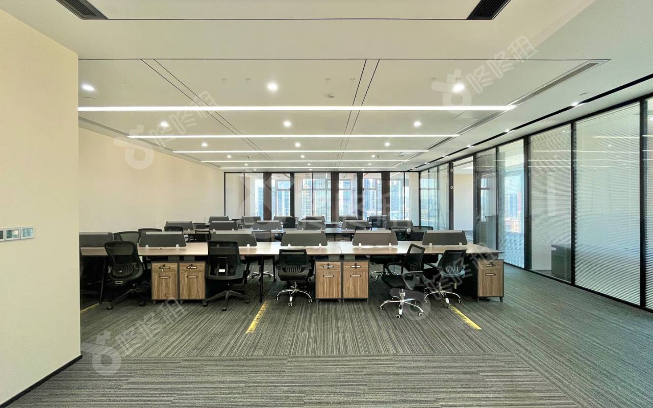 宝中卓越时代广场_598平_精装_办公室开间
