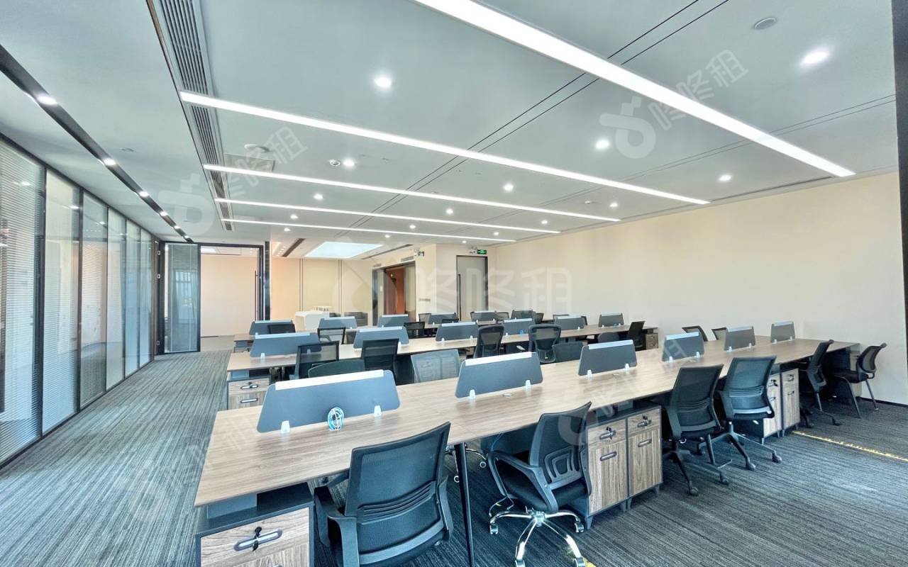 宝中卓越时代广场_598平_精装_办公室开间