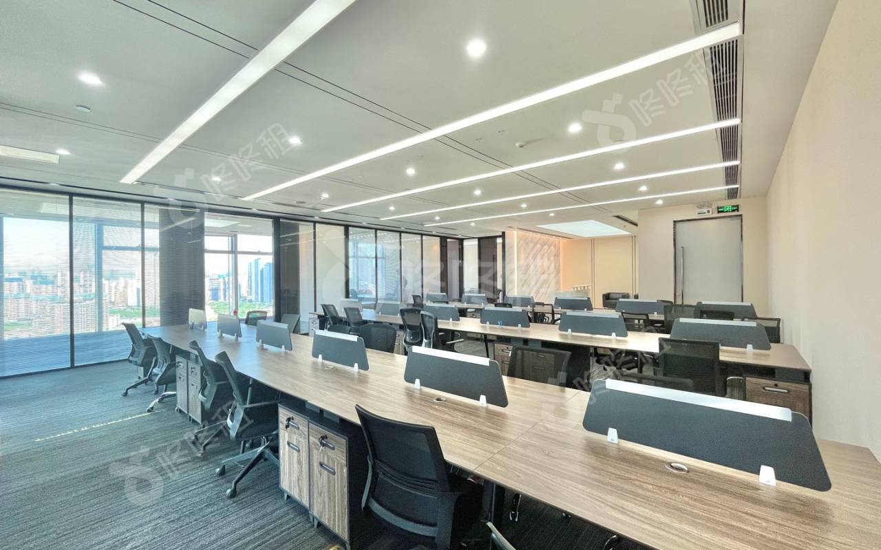 宝中卓越时代广场_598平_精装_办公室开间
