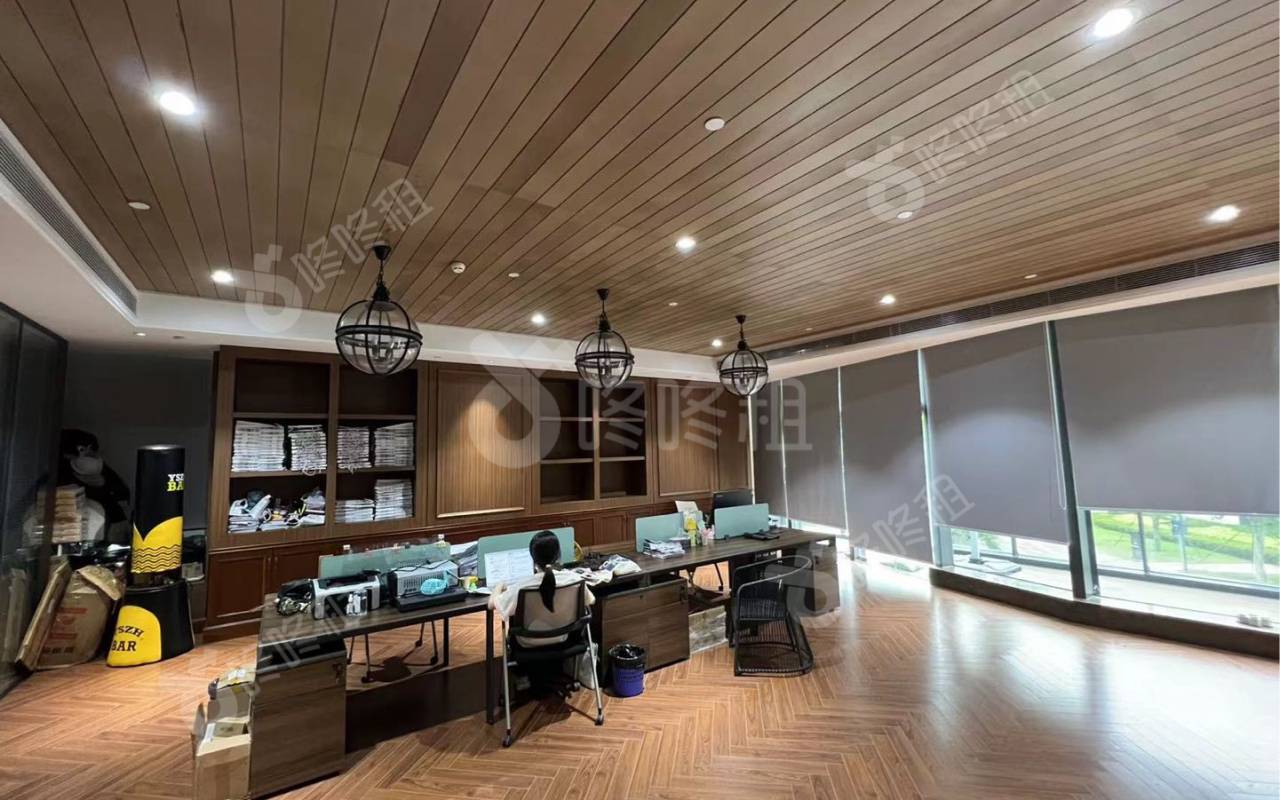 前海深港基金小镇_733平_豪装_办公室开间