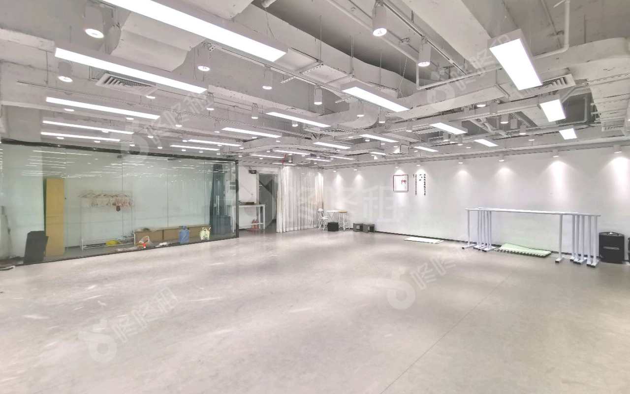 天利中央广场_162平_简装_办公室开间