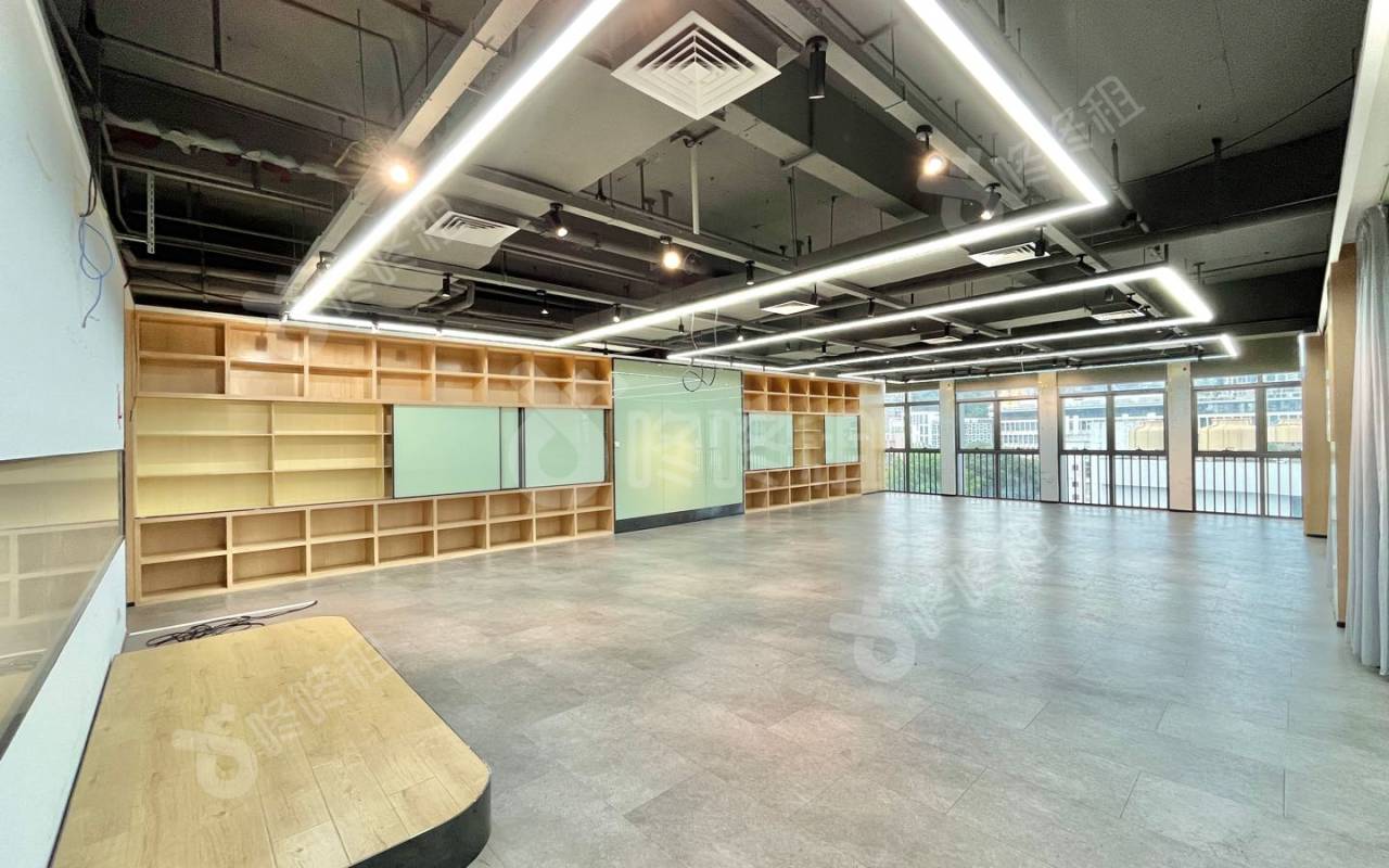 万海大厦_165平_精装_办公室开间