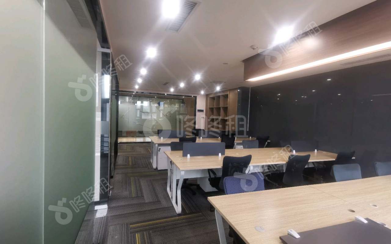丽雅查尔顿广场_200平_精装_办公室开间