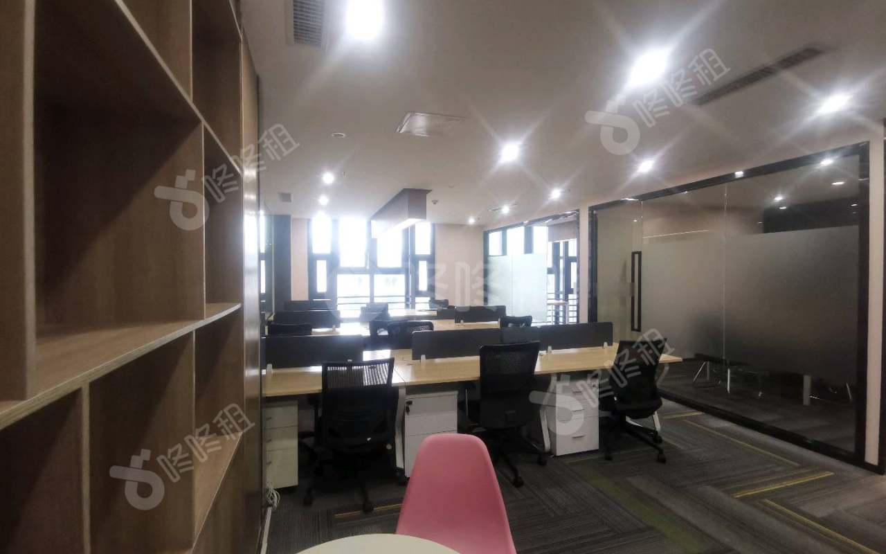 丽雅查尔顿广场_200平_精装_办公室开间