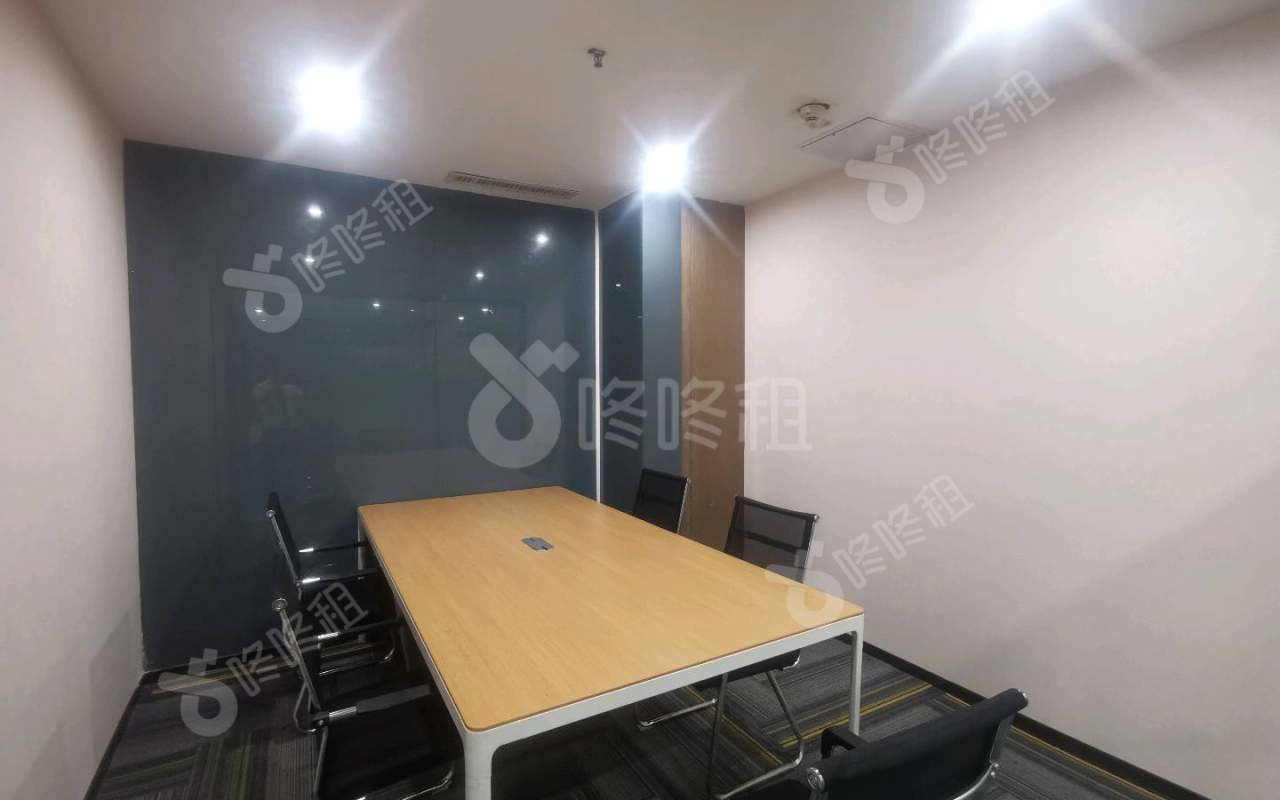 丽雅查尔顿广场_200平_精装_办公室隔间