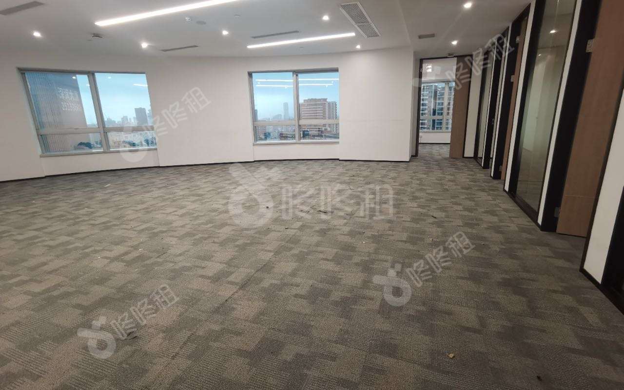 瑞思国际_245平_精装_办公室开间