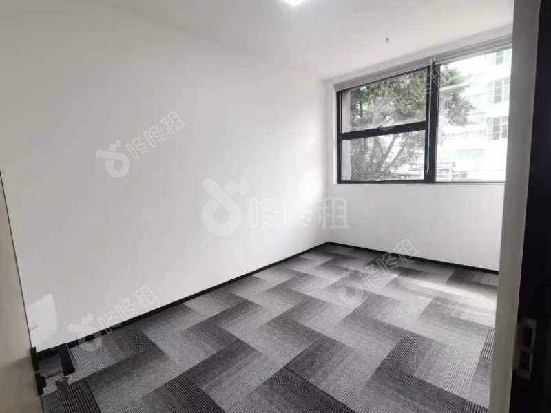 宝壹创意园_188平_精装_办公室隔间