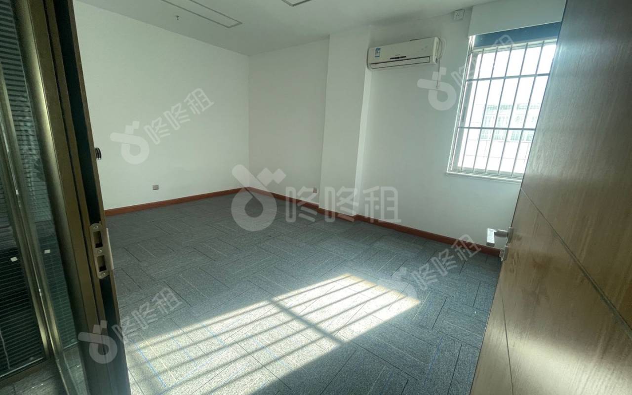 安华工业区(福田)_298平_精装_办公室隔间