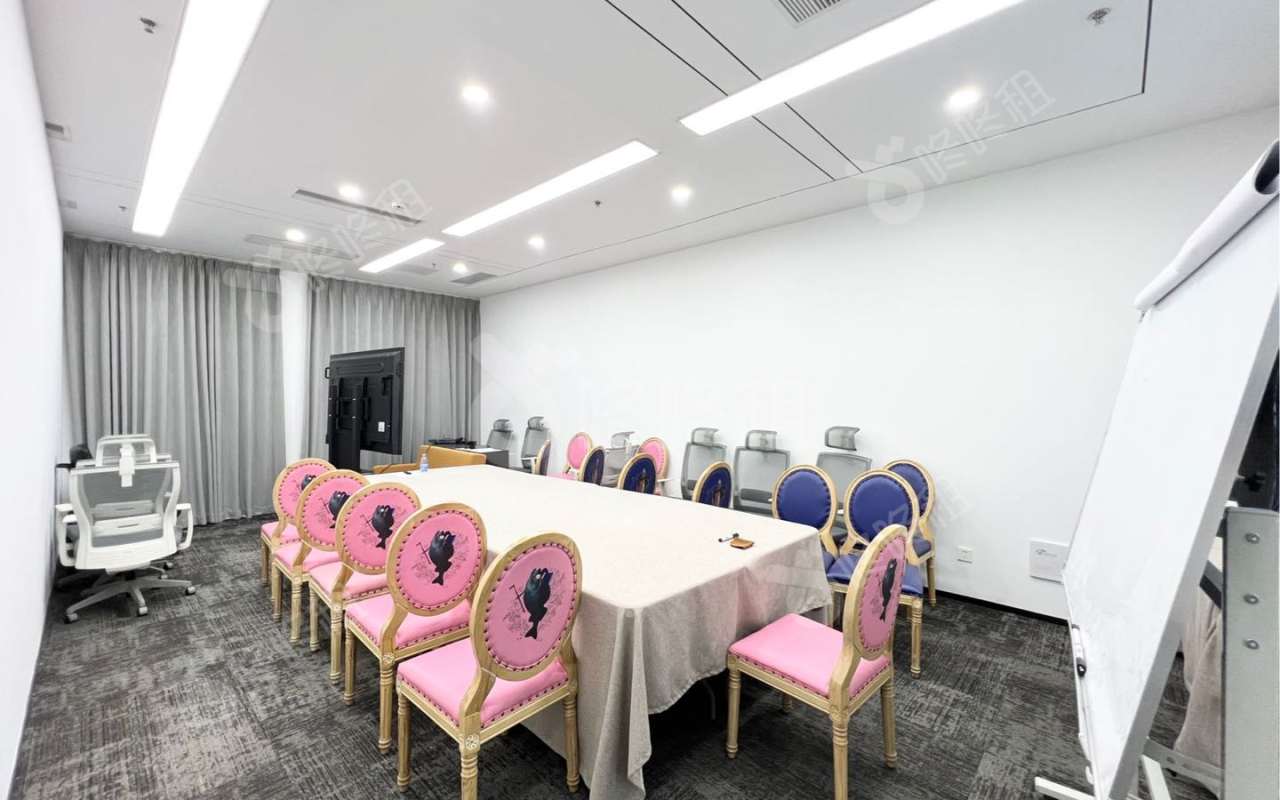 方大城_300平_豪装_办公室隔间