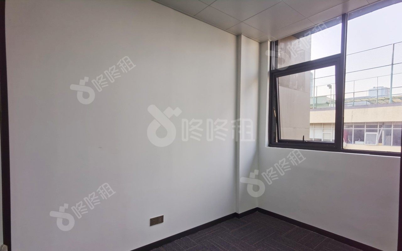 雪花科创城_86平_简装_办公室隔间