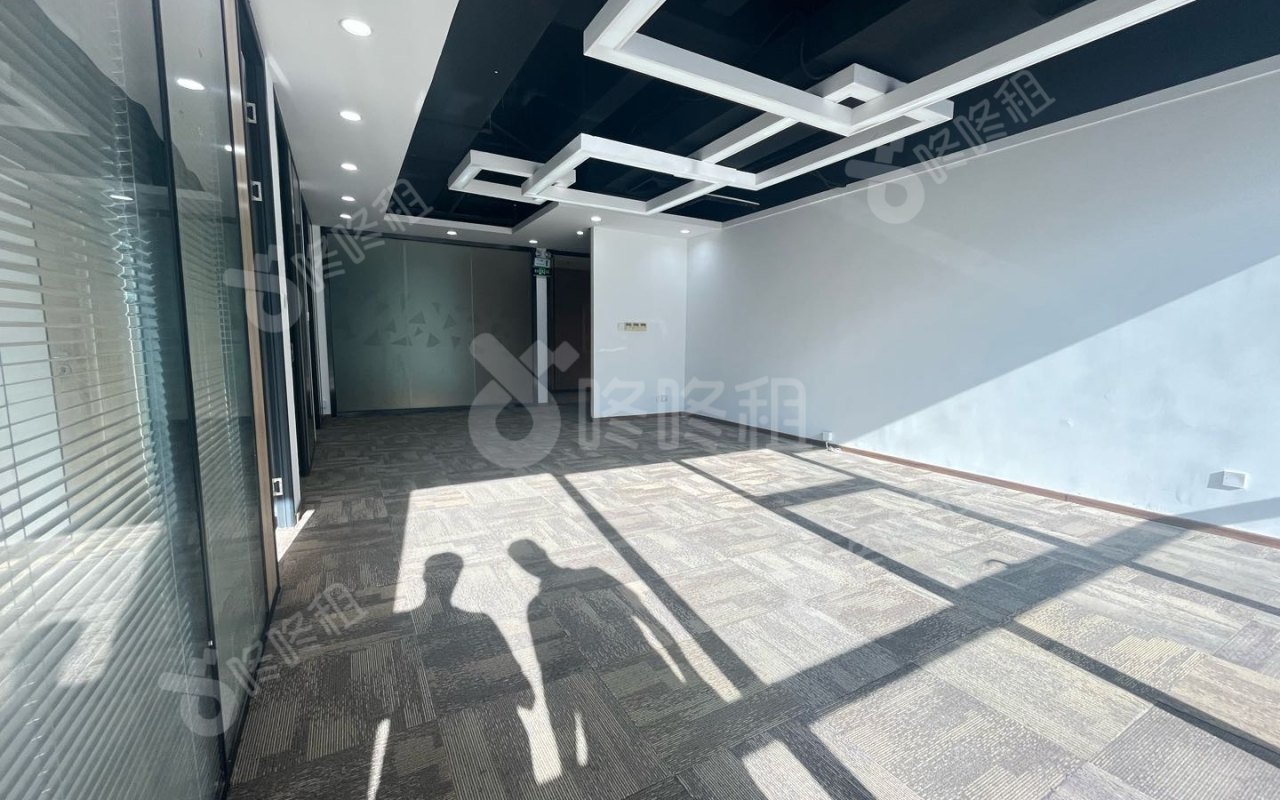 凯达尔集团大厦_178平_精装_办公室开间