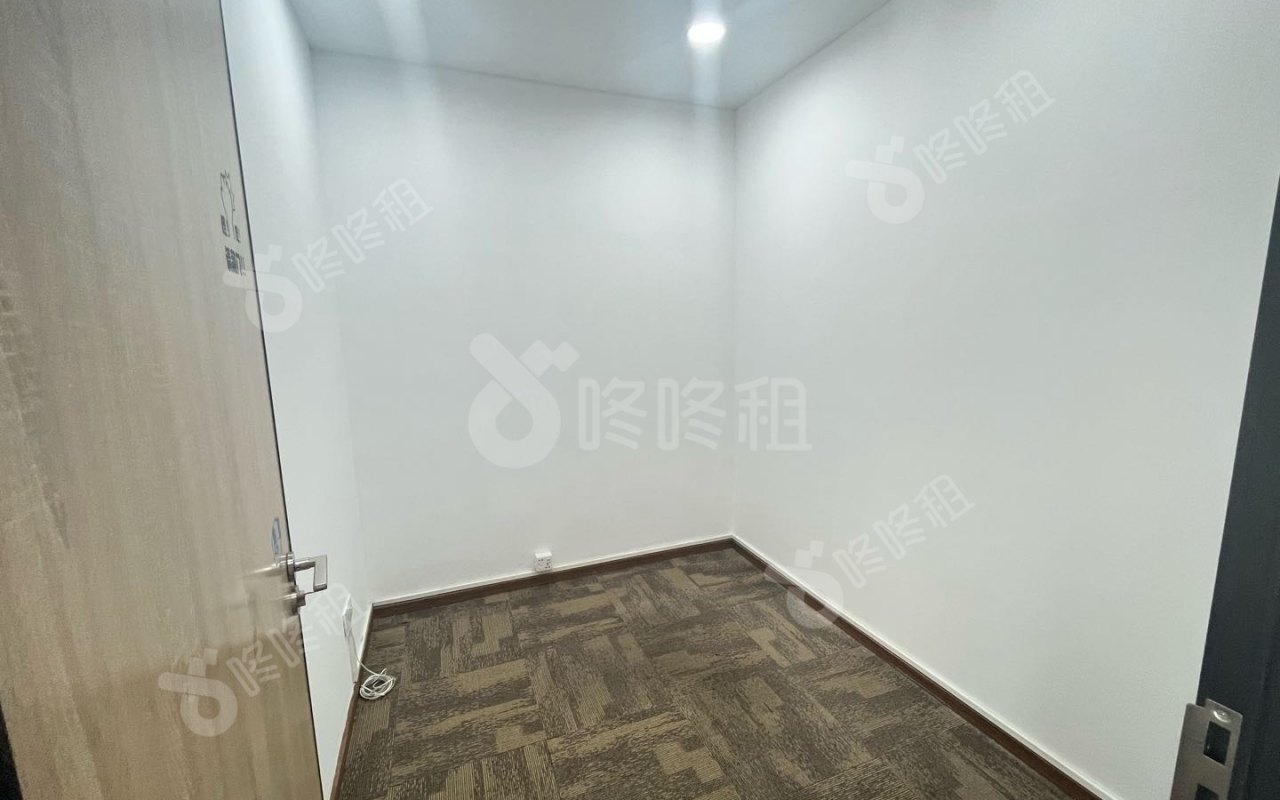 凯达尔集团大厦_178平_精装_办公室隔间