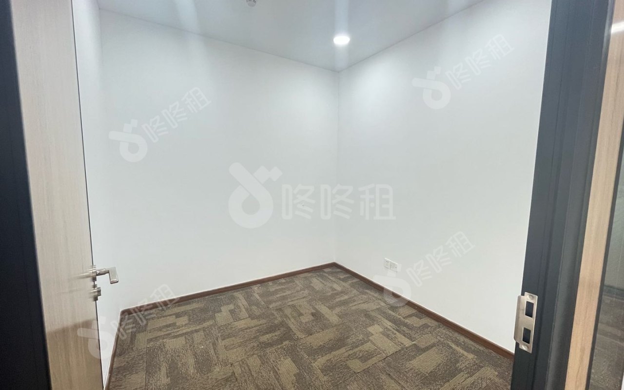 凯达尔集团大厦_178平_精装_办公室隔间