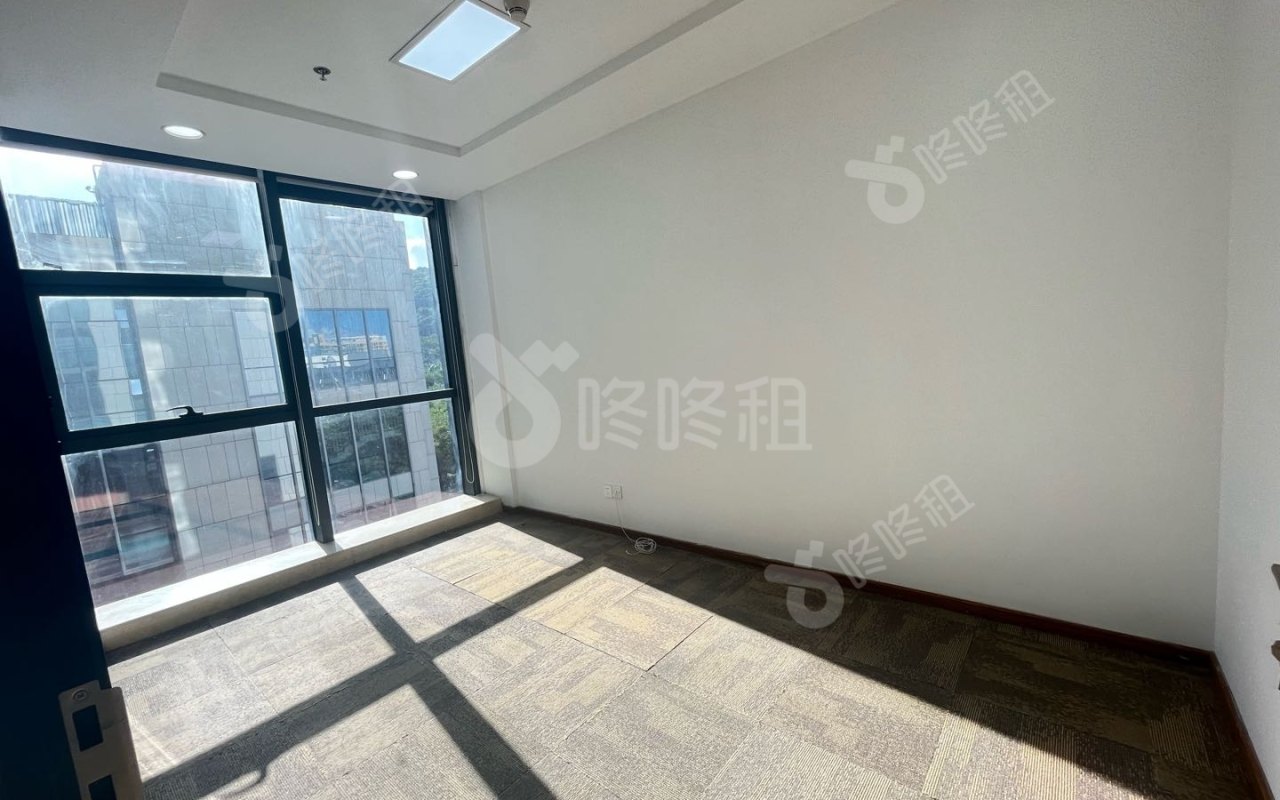 凯达尔集团大厦_178平_精装_办公室隔间