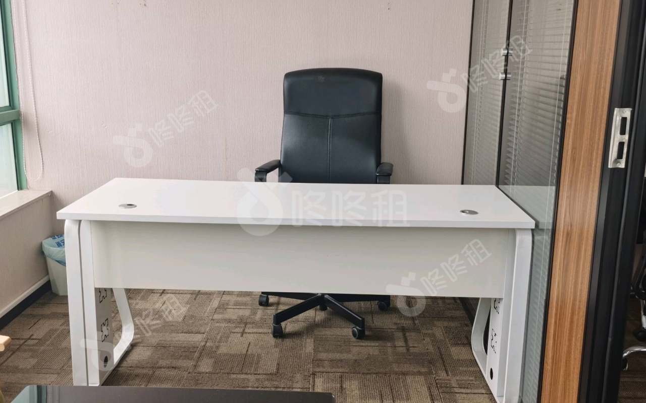 西海明珠大厦_68平_精装_办公室隔间